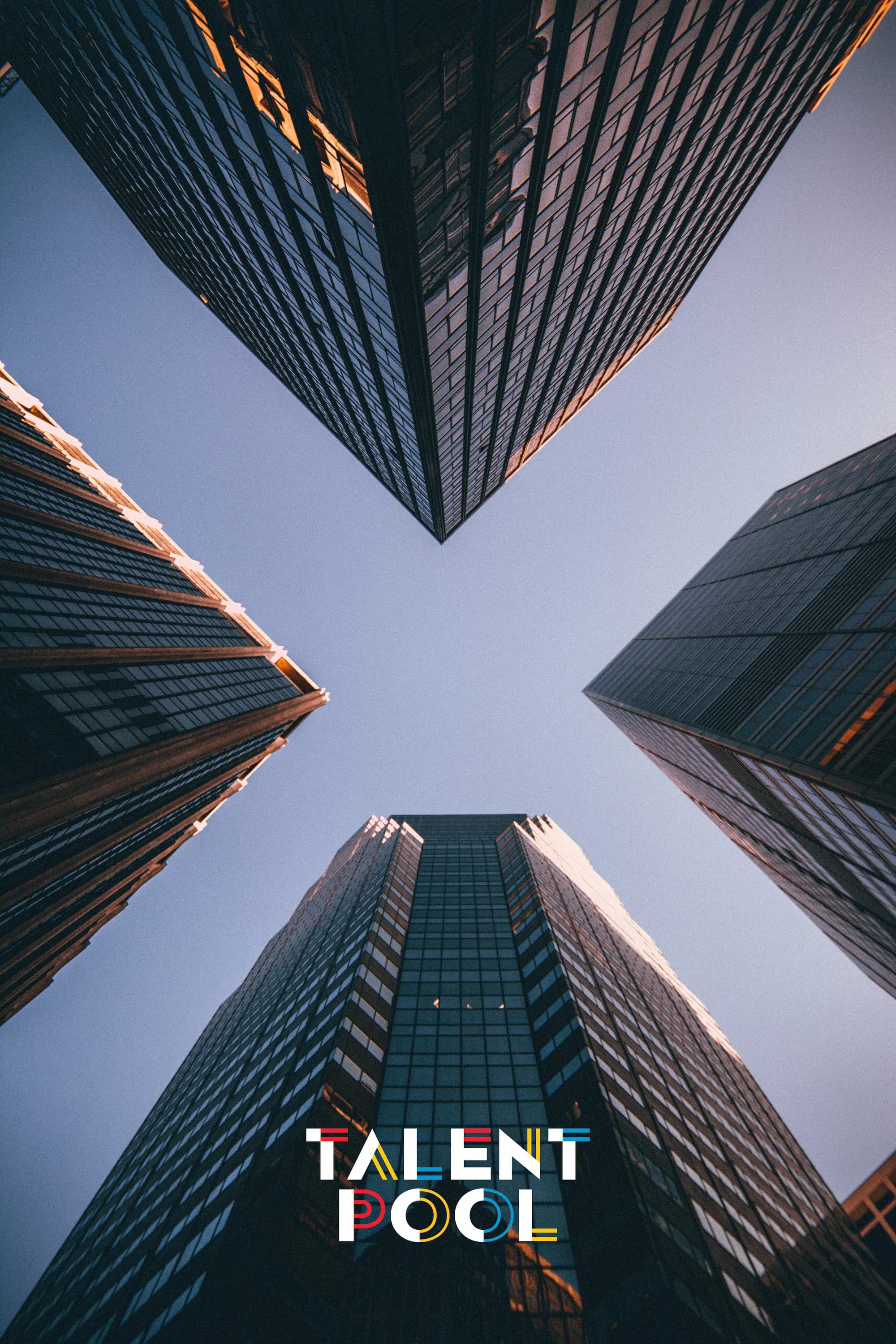 Edificios corporativos vistos desde abajo con el logo de Talent Pool